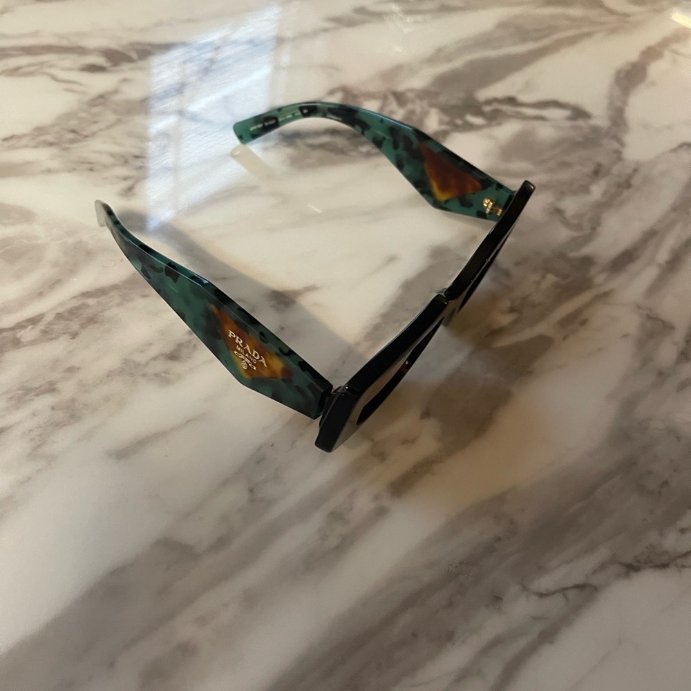 prada sunglasees 🕶️